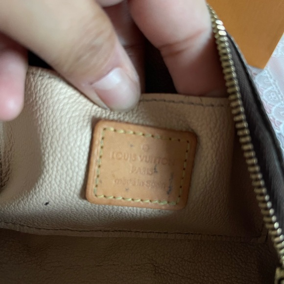 Authentic Louis Vuitton cosmetic pouch pm - Picture 6 of 9